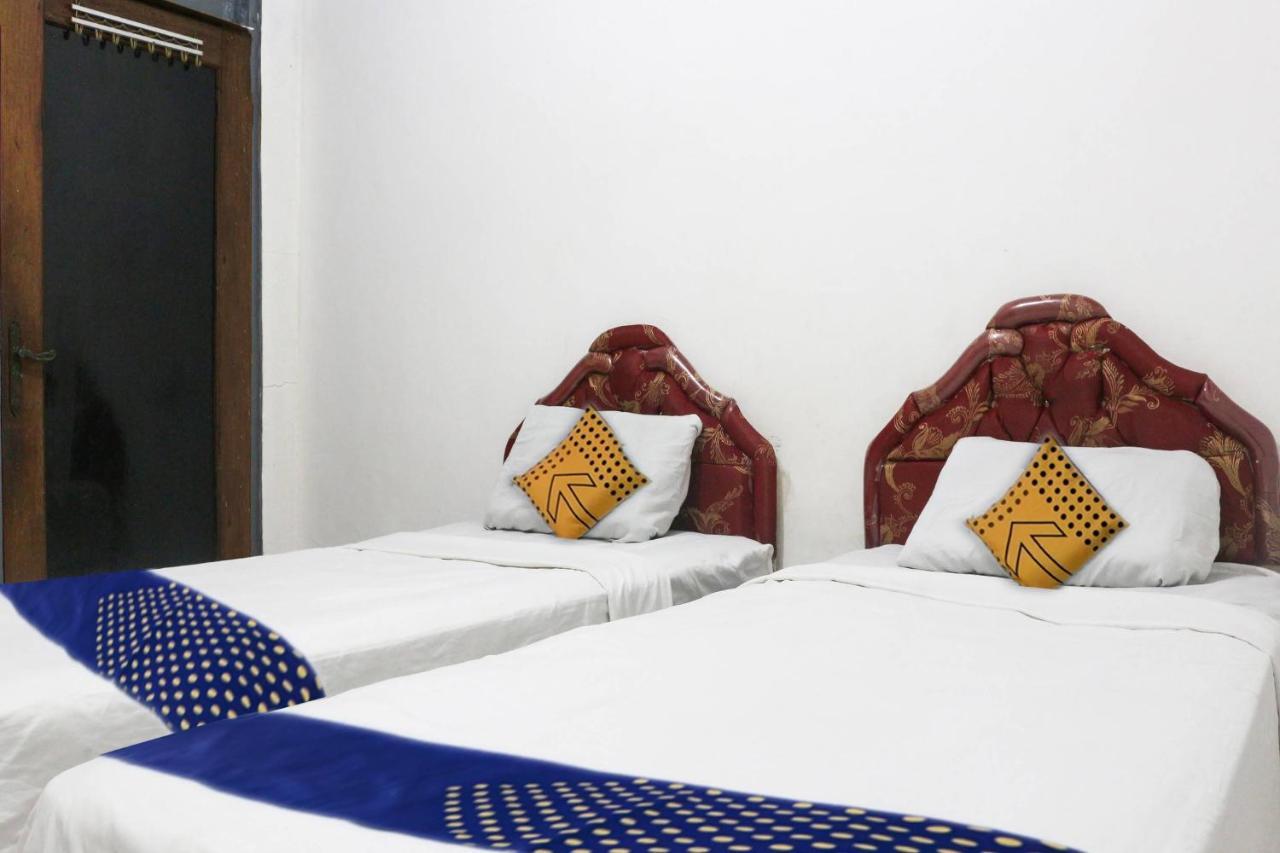 Spot On 91212 Hotel Kelimutu กูปัง ภายนอก รูปภาพ