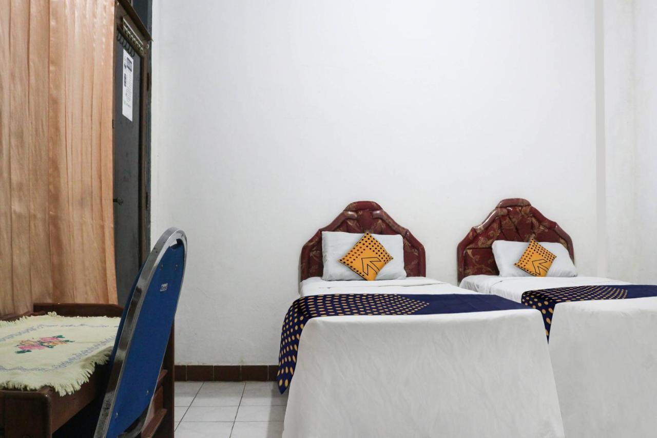 Spot On 91212 Hotel Kelimutu กูปัง ภายนอก รูปภาพ